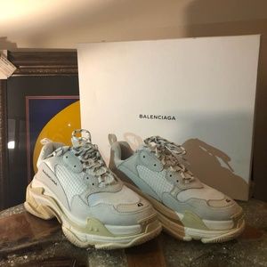 BALENCIAGA TRIPLE S Sneakers in White (RARE)